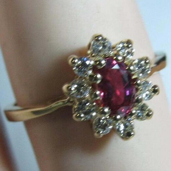 QUALITY VINTAGE 14K SOLD GOLD RING WITH NATURAL RUBY AND DIAMONDS - Picture 1 of 5